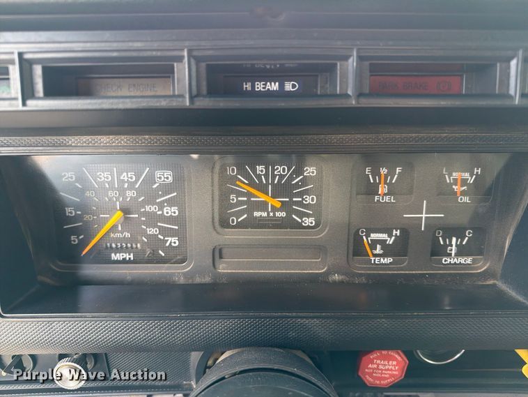 image for item FT8126 1999 Ford F-800 dump truck