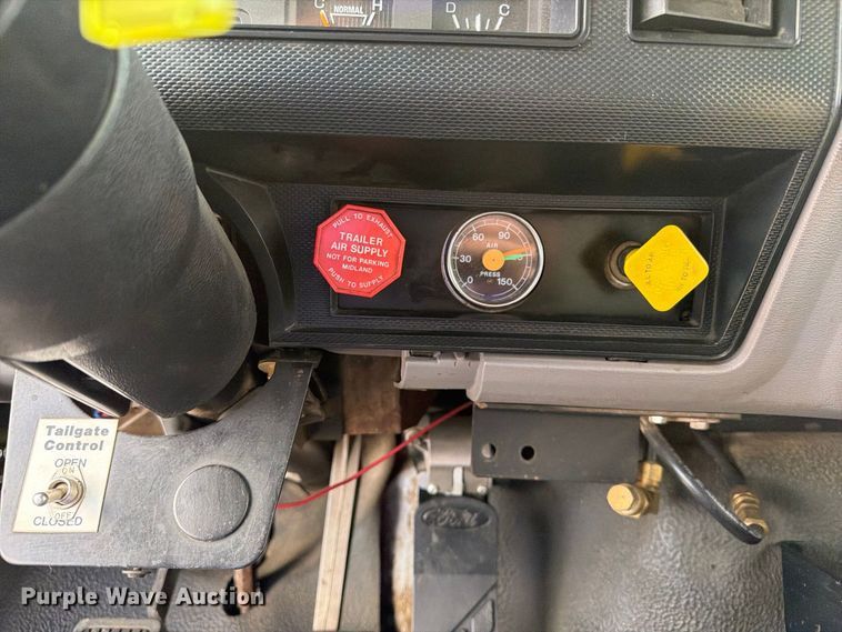 image for item FT8126 1999 Ford F-800 dump truck