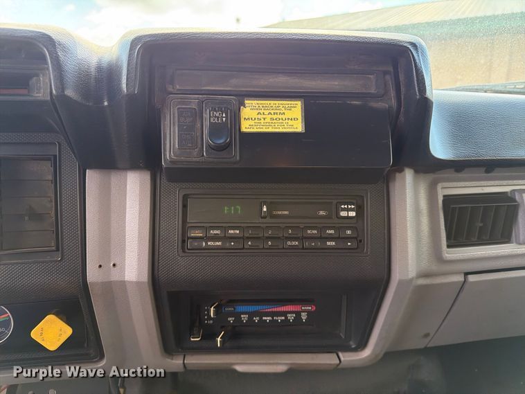 image for item FT8126 1999 Ford F-800 dump truck
