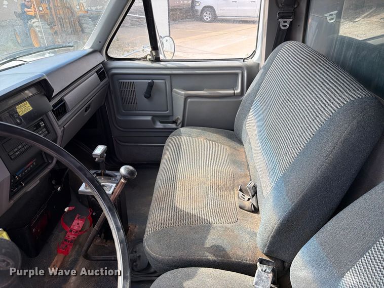 image for item FT8126 1999 Ford F-800 dump truck