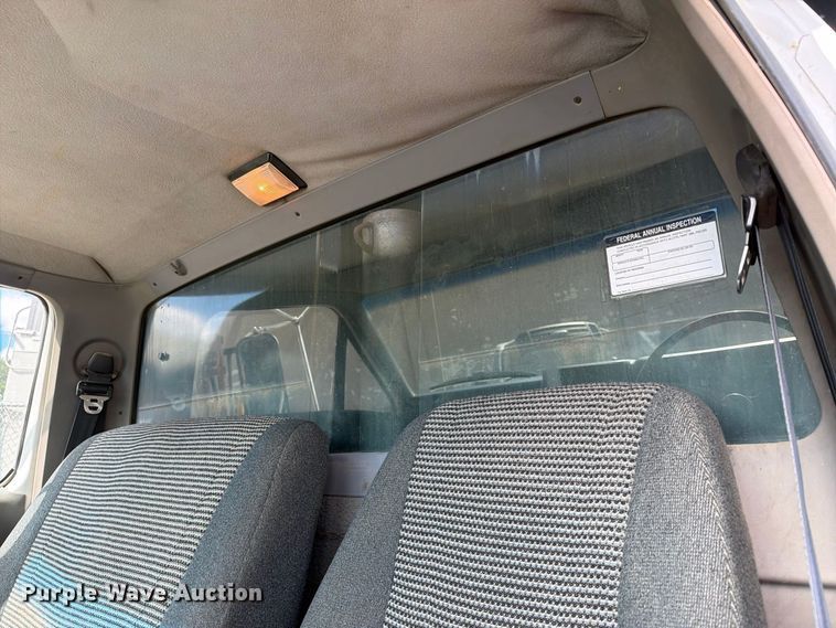 image for item FT8126 1999 Ford F-800 dump truck