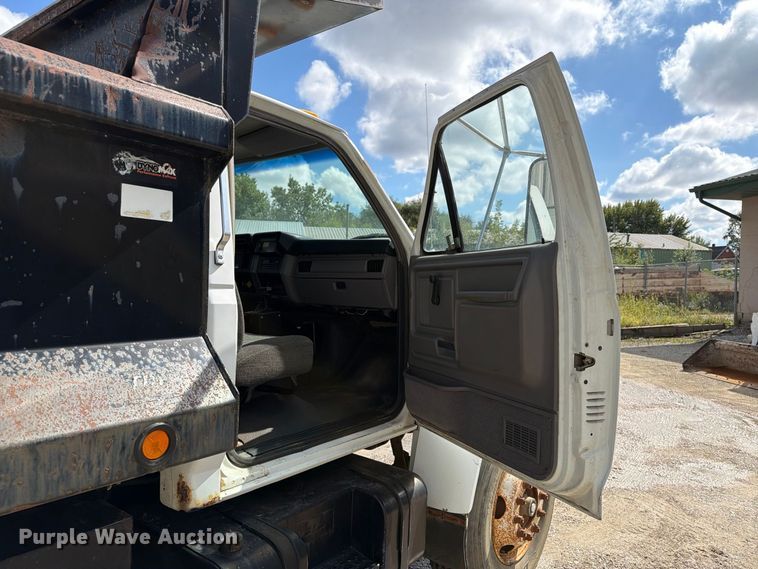 image for item FT8126 1999 Ford F-800 dump truck