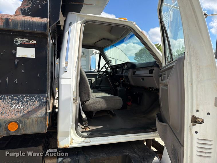 image for item FT8126 1999 Ford F-800 dump truck