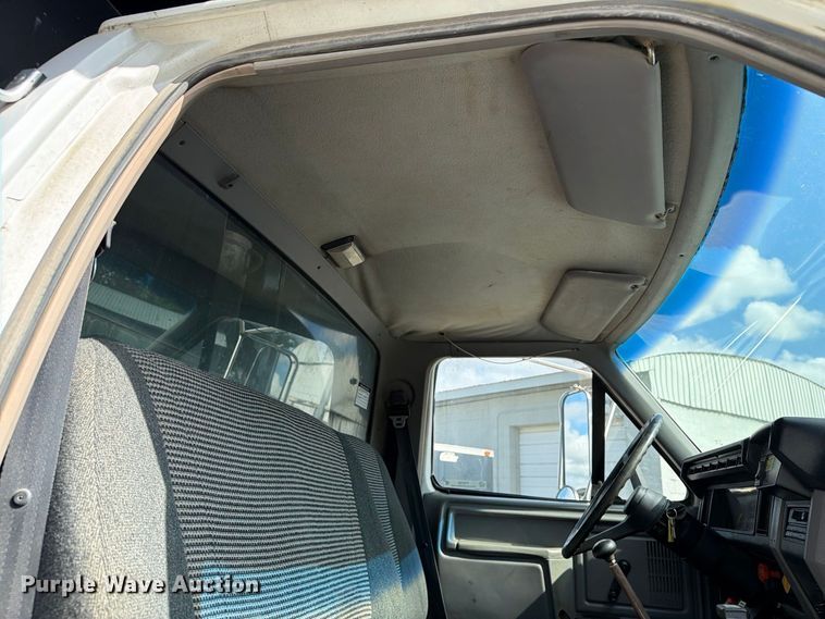 image for item FT8126 1999 Ford F-800 dump truck