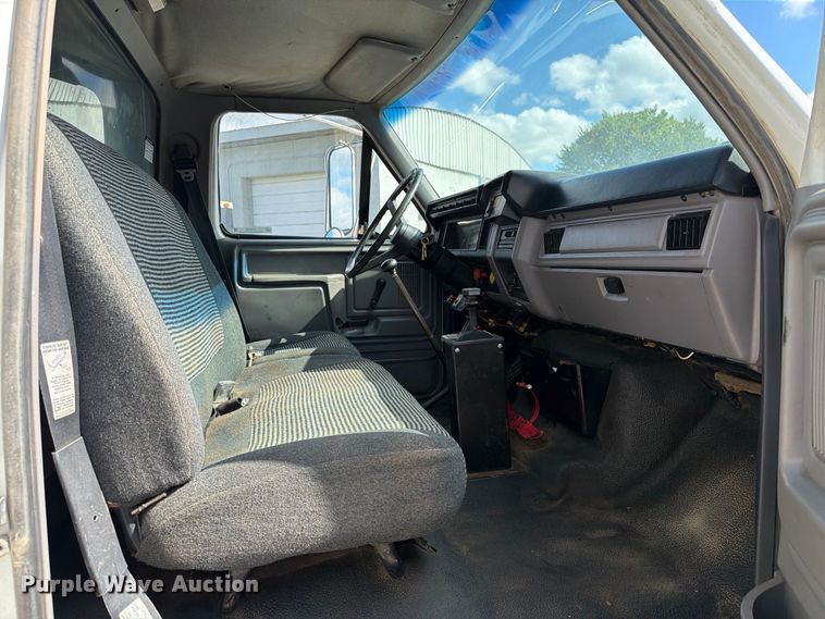 image for item FT8126 1999 Ford F-800 dump truck