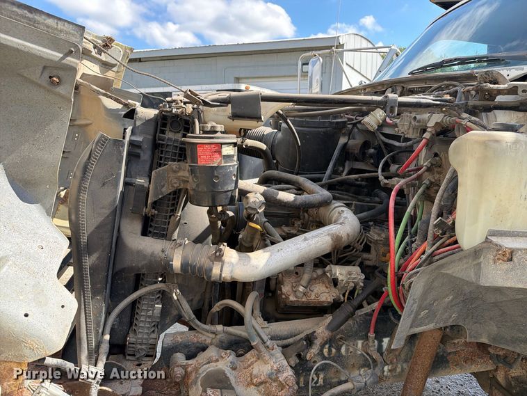 image for item FT8126 1999 Ford F-800 dump truck