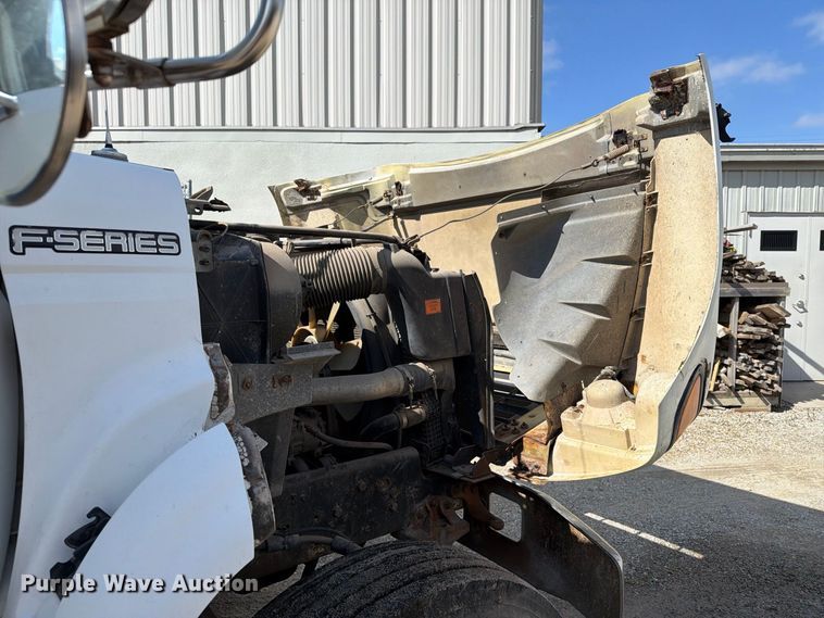 image for item FT8126 1999 Ford F-800 dump truck