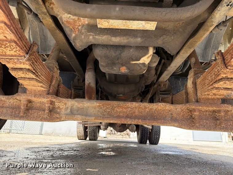 image for item FT8126 1999 Ford F-800 dump truck
