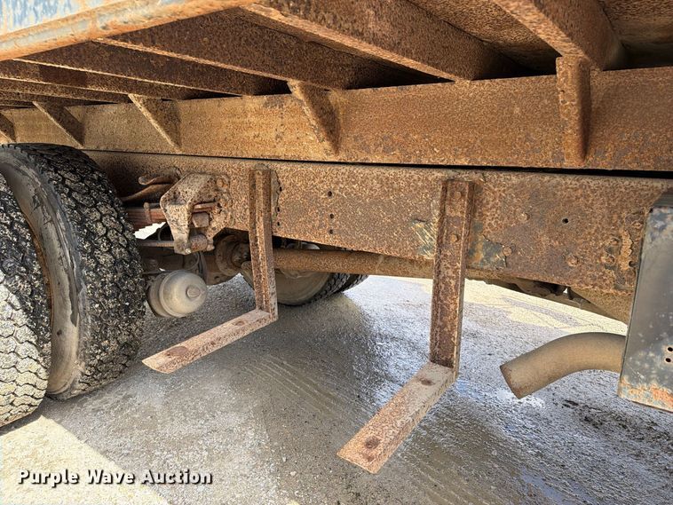 image for item FT8126 1999 Ford F-800 dump truck