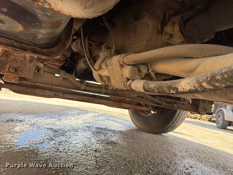 image for item FT8126 1999 Ford F-800 dump truck