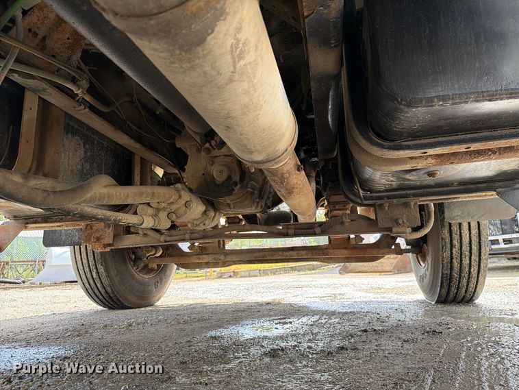 image for item FT8126 1999 Ford F-800 dump truck