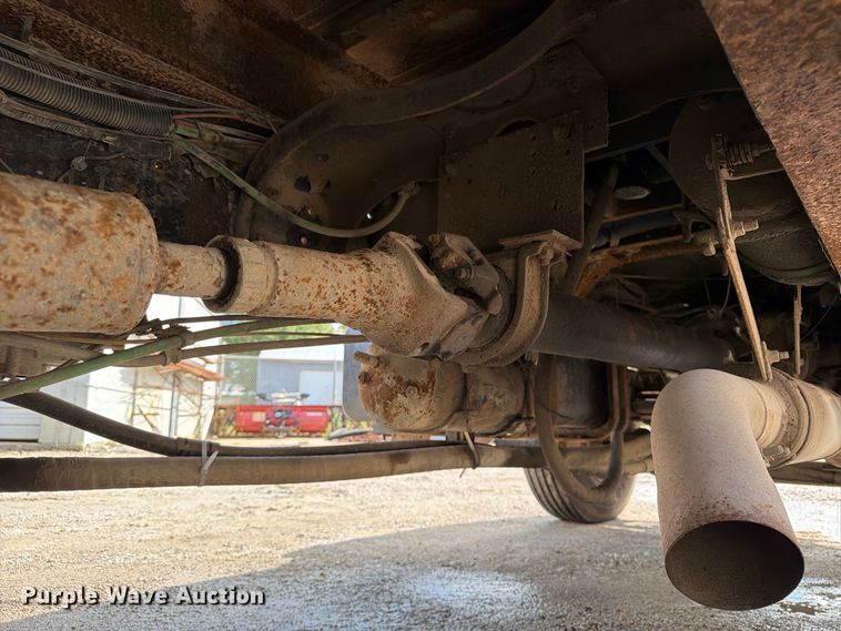 image for item FT8126 1999 Ford F-800 dump truck