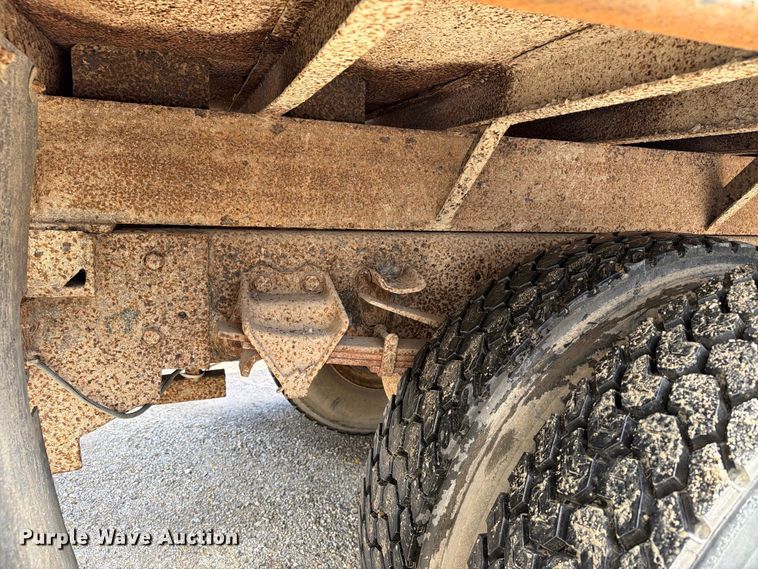 image for item FT8126 1999 Ford F-800 dump truck