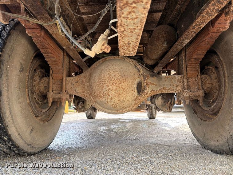 image for item FT8126 1999 Ford F-800 dump truck
