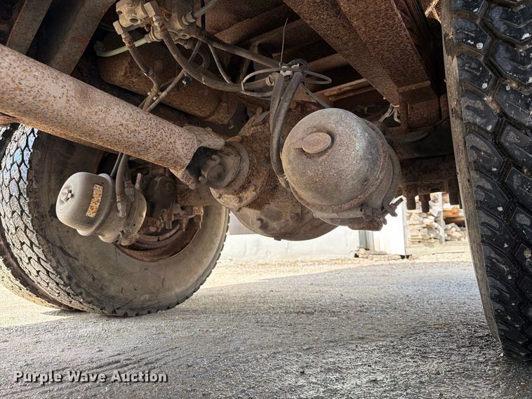 image for item FT8126 1999 Ford F-800 dump truck