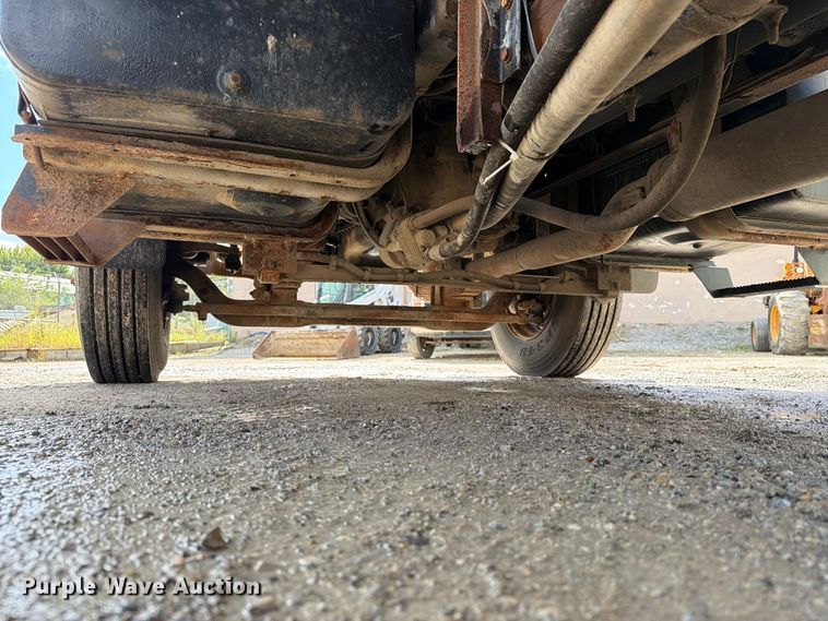 image for item FT8126 1999 Ford F-800 dump truck