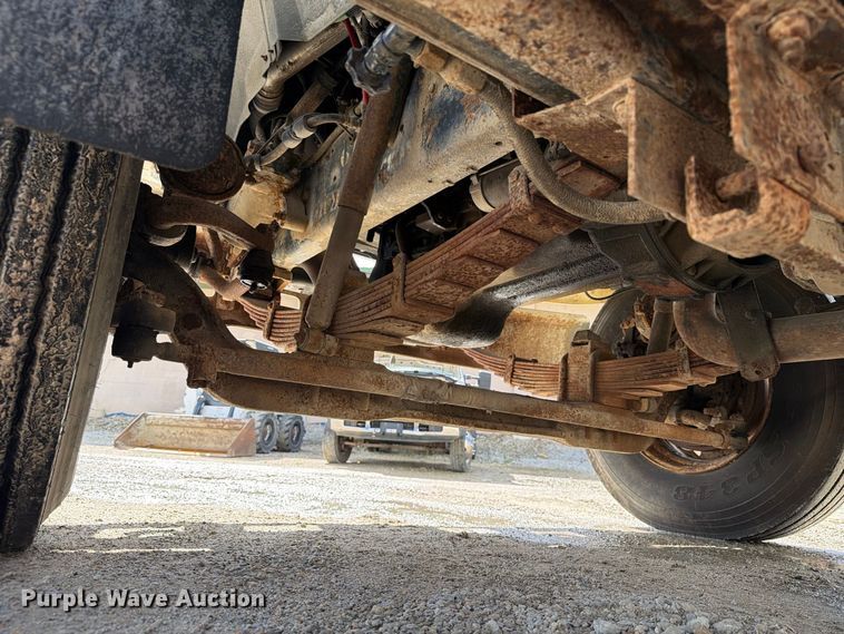 image for item FT8126 1999 Ford F-800 dump truck