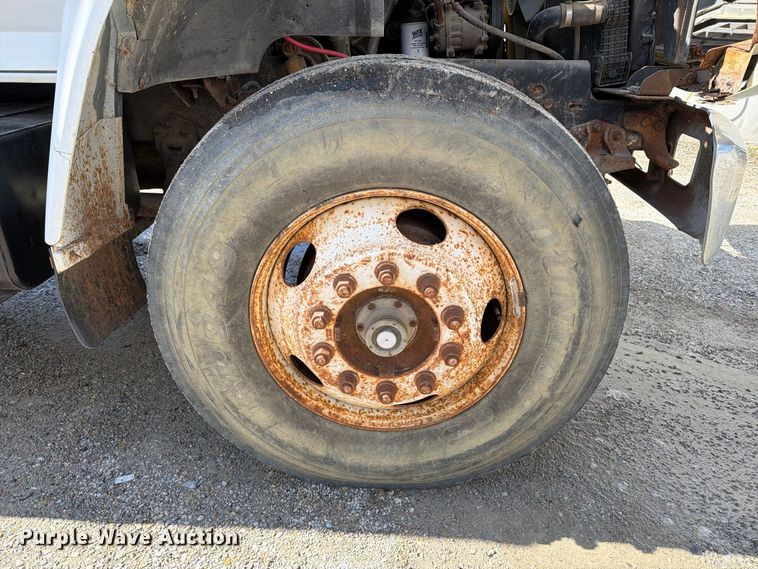 image for item FT8126 1999 Ford F-800 dump truck