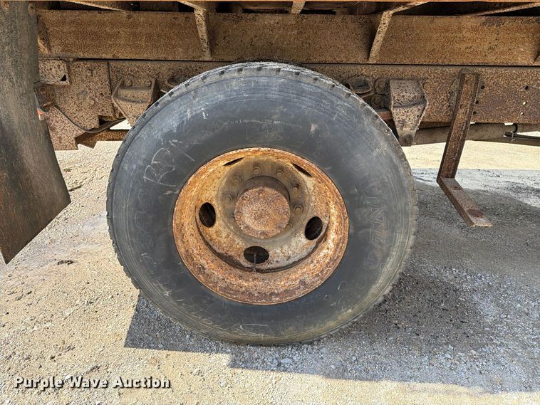 image for item FT8126 1999 Ford F-800 dump truck