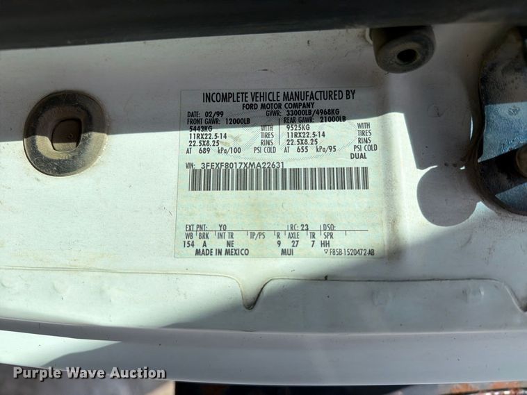 image for item FT8126 1999 Ford F-800 dump truck