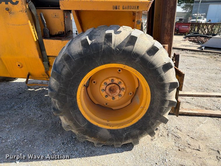 image for item FT8127 Case 584C forklift
