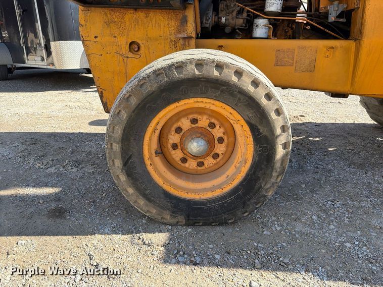 image for item FT8127 Case 584C forklift