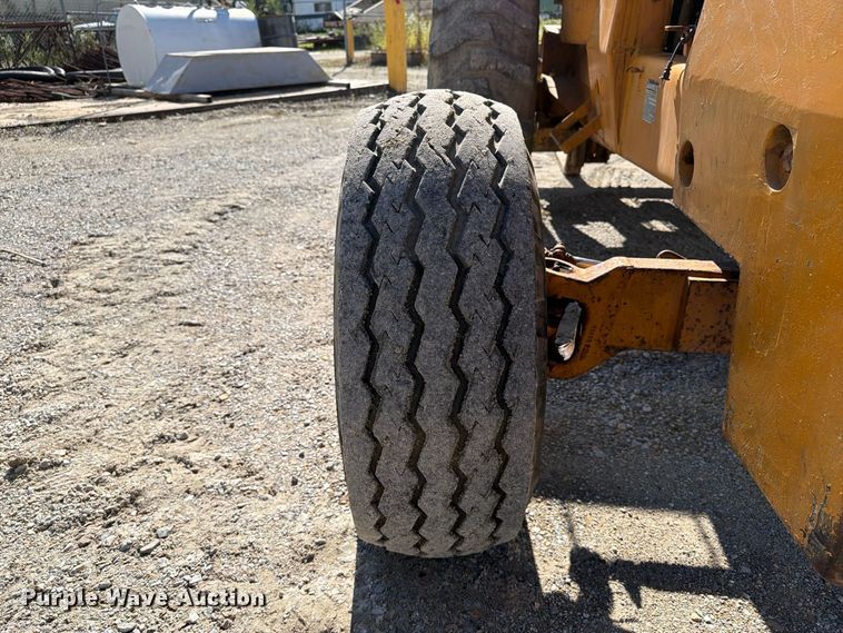 image for item FT8127 Case 584C forklift
