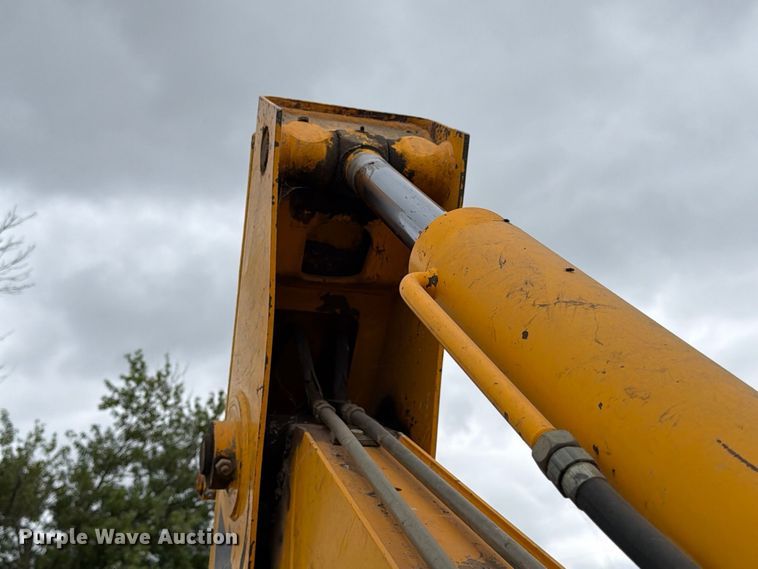 image for item FT8136 1995 JCB 214 backhoe