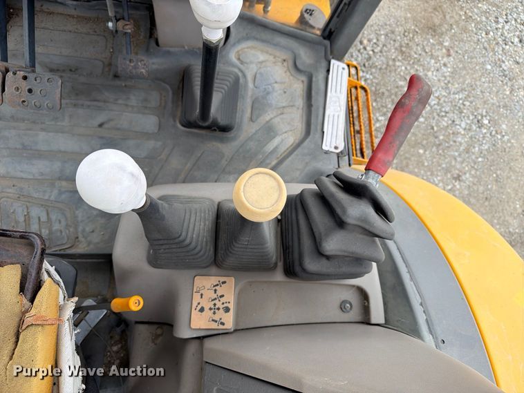 image for item FT8136 1995 JCB 214 backhoe