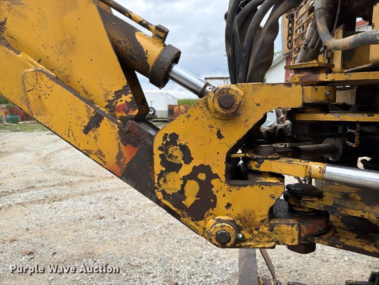 image for item FT8137 2019 Vermeer M475A trencher