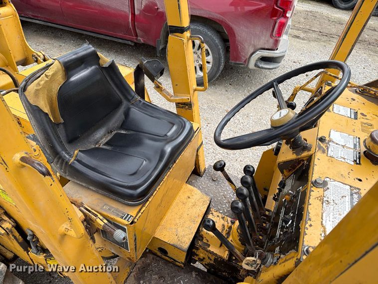 image for item FT8137 2019 Vermeer M475A trencher