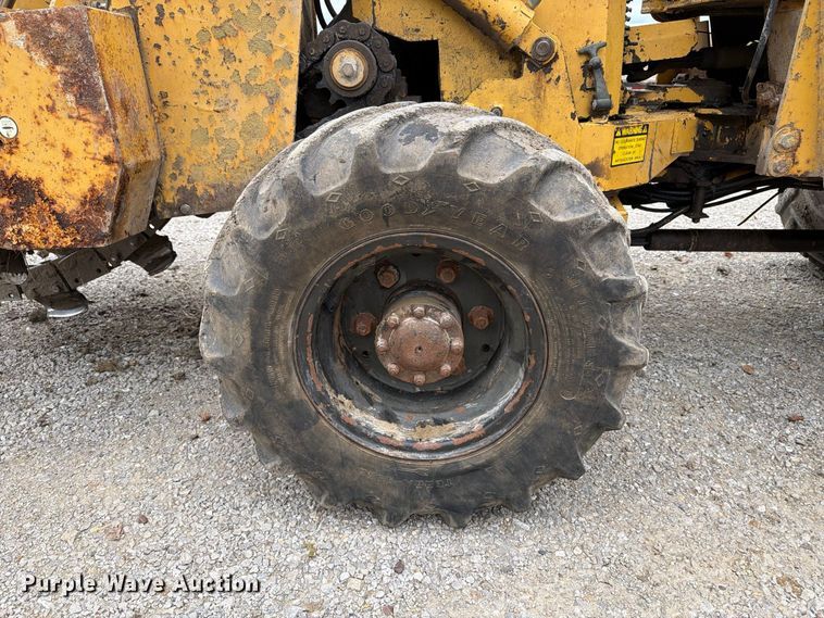 image for item FT8137 2019 Vermeer M475A trencher