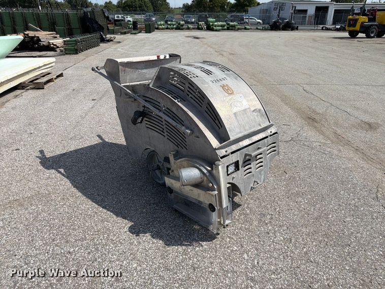 image for item FU0523 Husqvarna Soff Cut 4200 w/vac port concrete saw