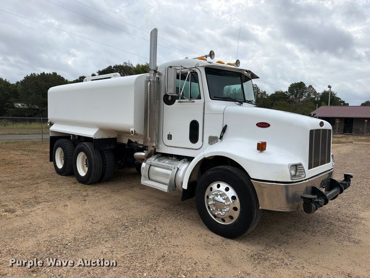 image for item FU1050 2002 Peterbilt 330 water truck