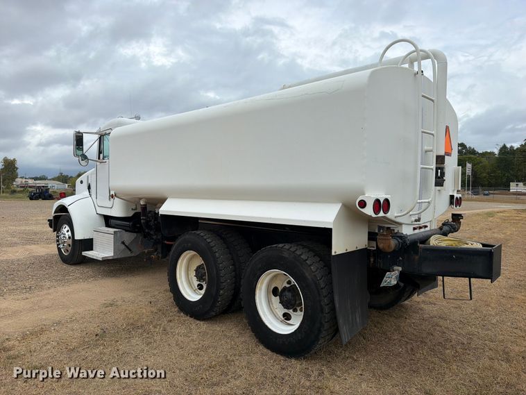 image for item FU1050 2002 Peterbilt 330 water truck