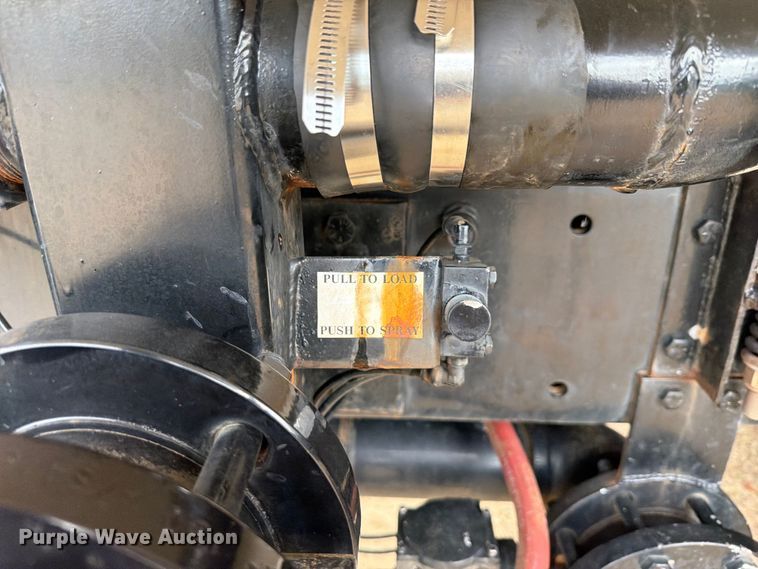 image for item FU1050 2002 Peterbilt 330 water truck