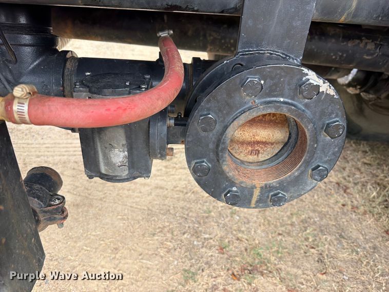 image for item FU1050 2002 Peterbilt 330 water truck