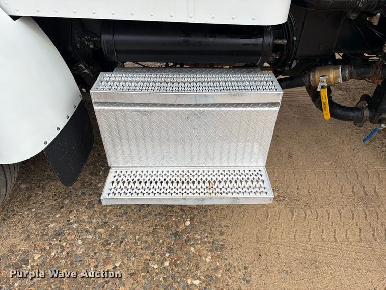 image for item FU1050 2002 Peterbilt 330 water truck