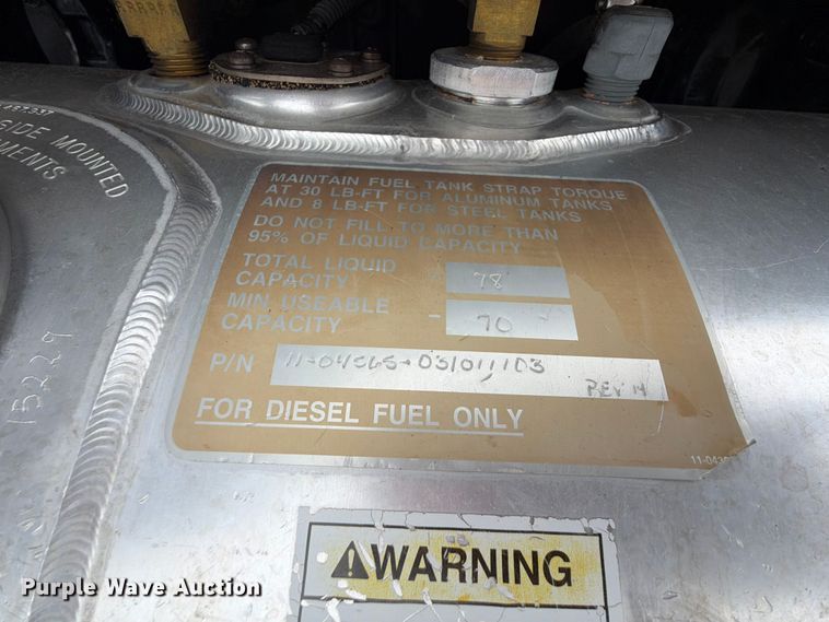 image for item FU1050 2002 Peterbilt 330 water truck
