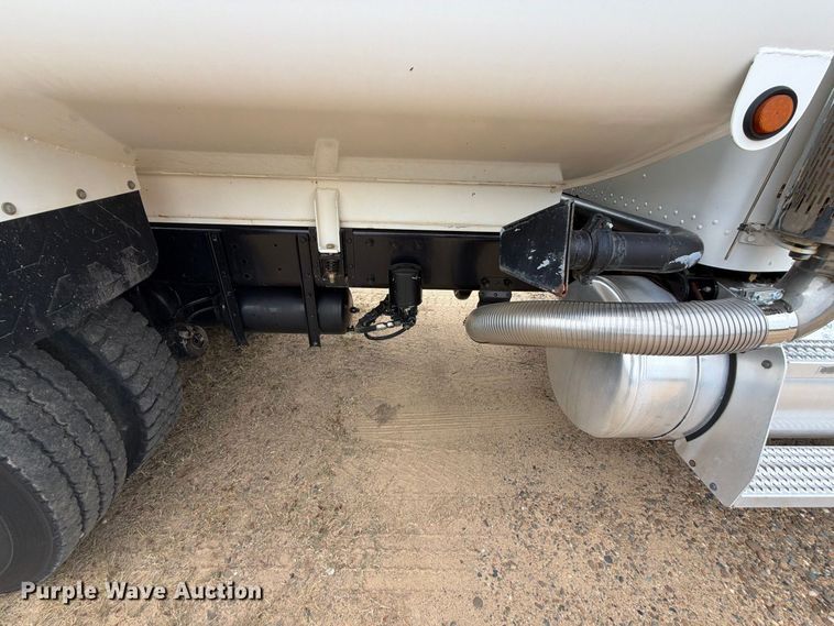 image for item FU1050 2002 Peterbilt 330 water truck