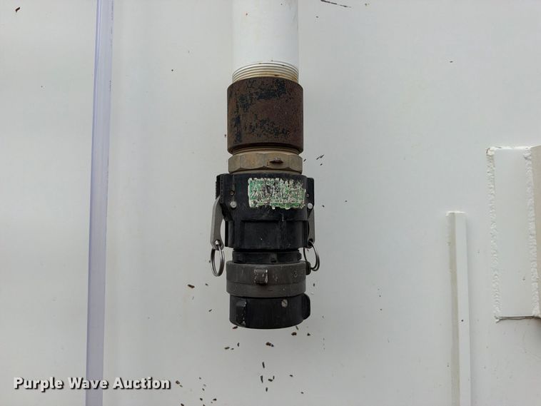 image for item FU1050 2002 Peterbilt 330 water truck