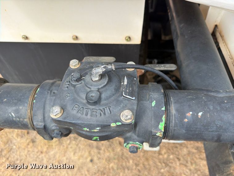 image for item FU1050 2002 Peterbilt 330 water truck