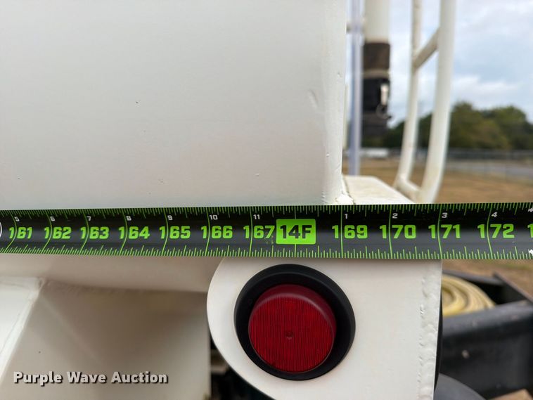 image for item FU1050 2002 Peterbilt 330 water truck