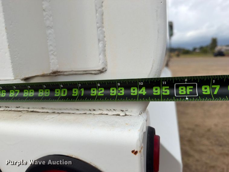 image for item FU1050 2002 Peterbilt 330 water truck