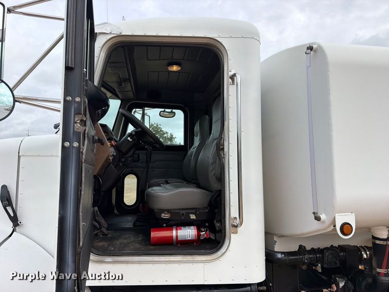 image for item FU1050 2002 Peterbilt 330 water truck