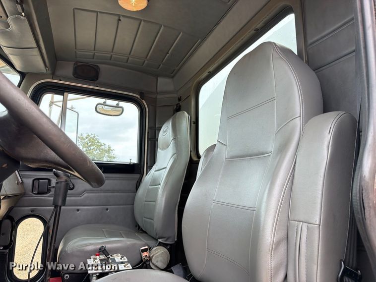 image for item FU1050 2002 Peterbilt 330 water truck