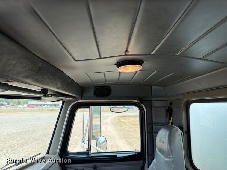 image for item FU1050 2002 Peterbilt 330 water truck