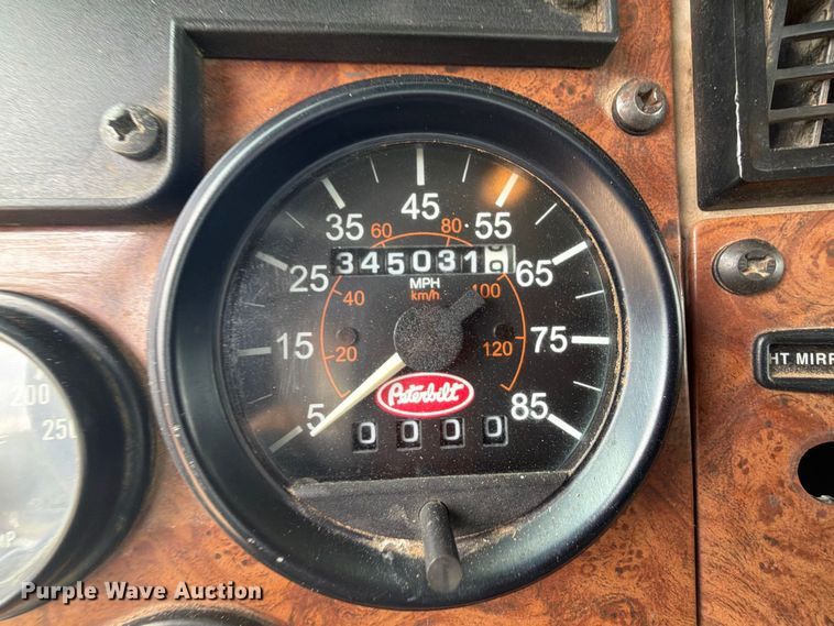 image for item FU1050 2002 Peterbilt 330 water truck