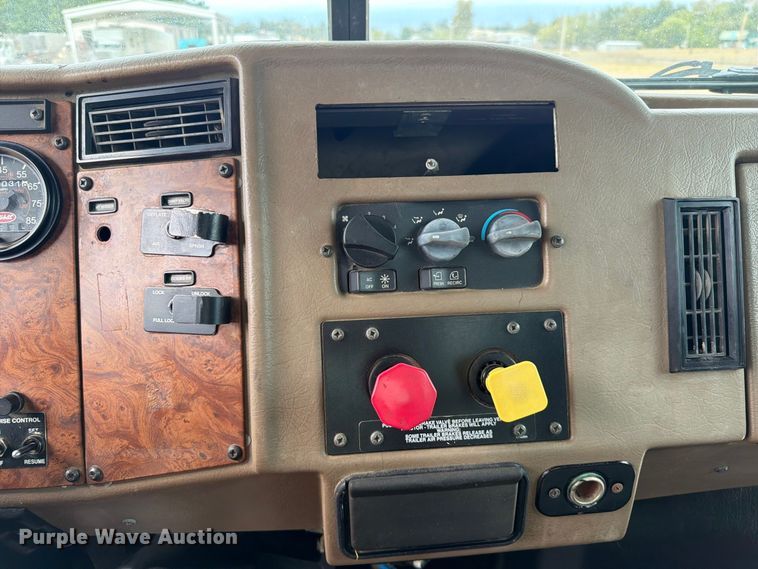 image for item FU1050 2002 Peterbilt 330 water truck