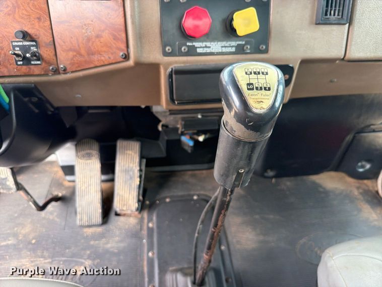 image for item FU1050 2002 Peterbilt 330 water truck